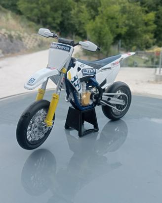 modellino Husqvarna Motard 450
