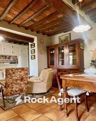 Rustico / Casale di 395 m² con più di 5 locali a S