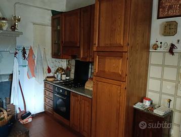 Cucina in legno massello di castagno