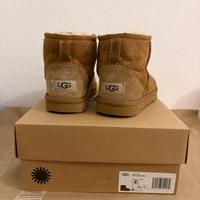 UGG kid’s classic mini ||