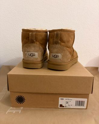 UGG kid’s classic mini ||