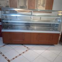 vetrina per pasticceria