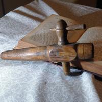 Antico rubinetto per botti o tini