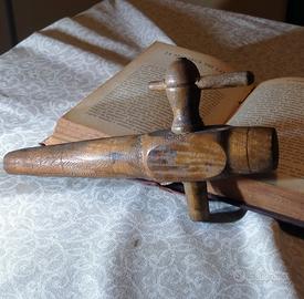 Antico rubinetto per botti o tini