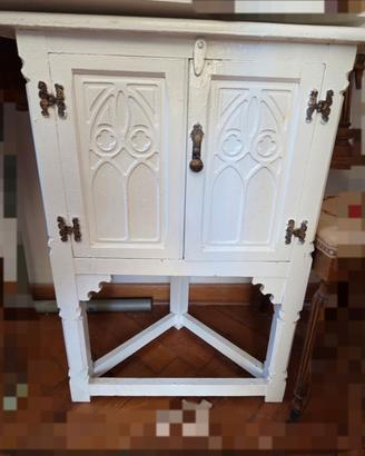 Piccola credenza angolare vintage "Old Charm" 