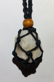 collana in corda con quarzo