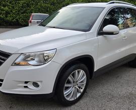 Volkswagen Tiguan 2.0 TDI DPF 4MOTION DSG Sport & 
