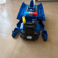Mega camion della polizia di chase