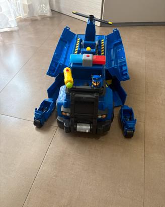 Mega camion della polizia di chase