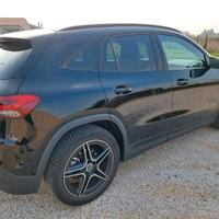 MERCEDES GLA 180 SEMINUOVA