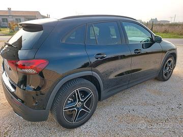 MERCEDES GLA 180 SEMINUOVA