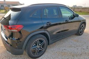 MERCEDES GLA 180 SEMINUOVA