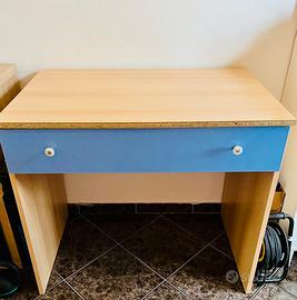 Scrivania per studio, camera