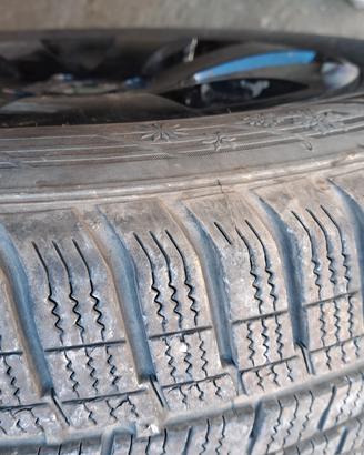 4 gomme invernali tenute  bene 