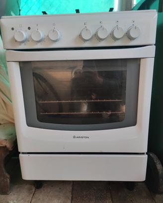 cucina/fornello a gas metano con forno elettrico 