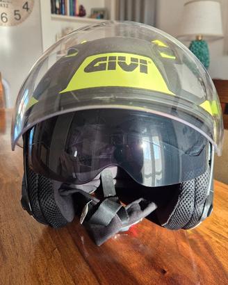 Caschi Nolan e Givi