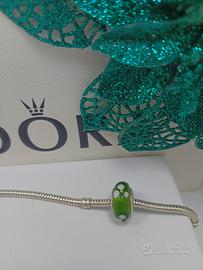 charm Pandora vetro di Murano verde fiori bianchi 
