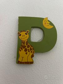 lettera P THUN in legno