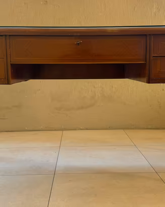 Scrivania artigianale in legno con cassetti