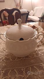 zuppiera e tazze brodo