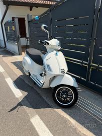 VESPA 125 GTS SUPER + PORTAPACCHI CROMATO POST