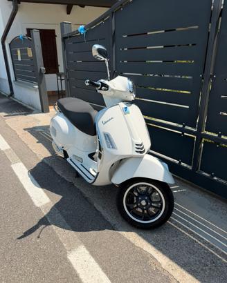 VESPA 125 GTS SUPER + PORTAPACCHI CROMATO POST