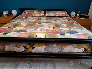 Struttura letto laccata nero lucido