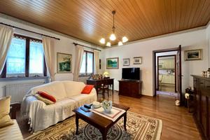 CASA DI TESTA CON AMPIO SCOPERTO A CLAUIANO