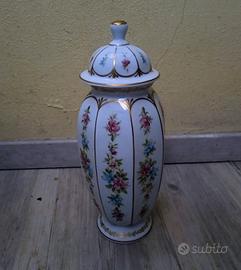 Poutiche con coperchio in porcellana di Limoges 