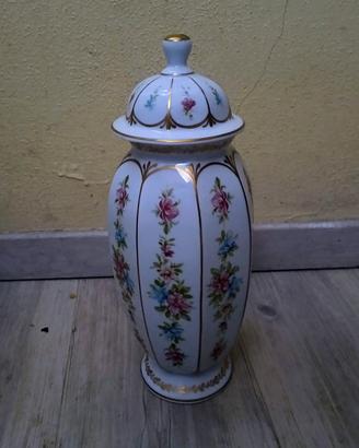 Poutiche con coperchio in porcellana di Limoges 