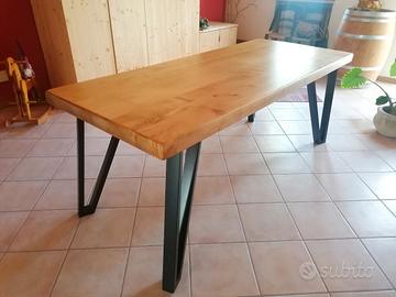 Tavolo noce nazionale massello gambe in ferro