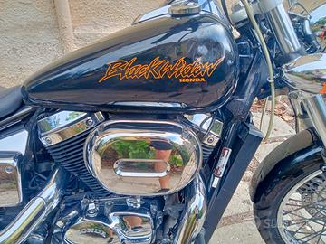 Honda Black Widow 750 FMI con CRS (VT 750 DC)