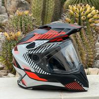 Casco airoh commander