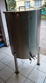 Cisterna in acciao inox. Capacità 360 lt