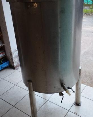 Cisterna in acciao inox. Capacità 360 lt