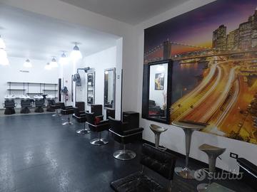 Negozio, pronto già per attività di parruccheria