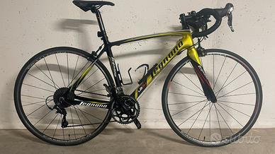 Bici da strada in carbonio