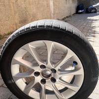 set di cerchi e gomme