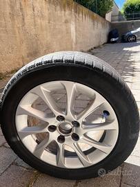 set di cerchi e gomme