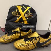 Scarpini Totti Tiempo gold autografati