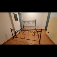 Struttura letto matrimoniale vintage