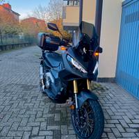 Honda XADV-750 nero 2024 in garanzia 2030