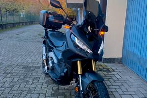 Honda XADV-750 nero 2024 in garanzia 2030