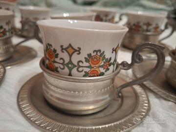 set da tè vintage in porcellana con motivi floreal