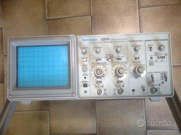 Oscilloscopio Tektronix 2205 rotto per ricambi