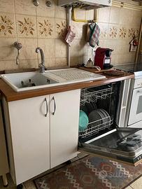 Lavastoviglie con mobile lavandino