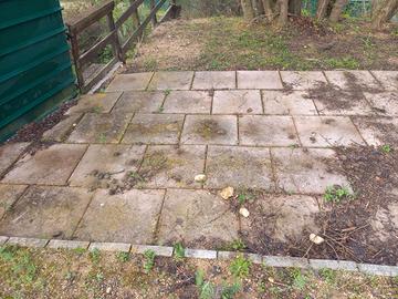 Piastrelle cemento casetta legno