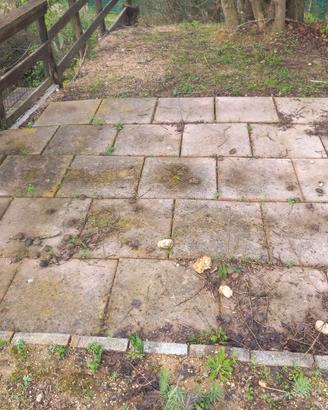 Piastrelle cemento casetta legno