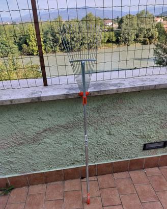 rastrello da giardino