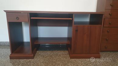 Scrivania in legno 